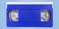 VHS 本体青：フタ白